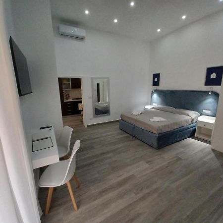 Residenza Napoletana Apartment Napoli Bagian luar foto